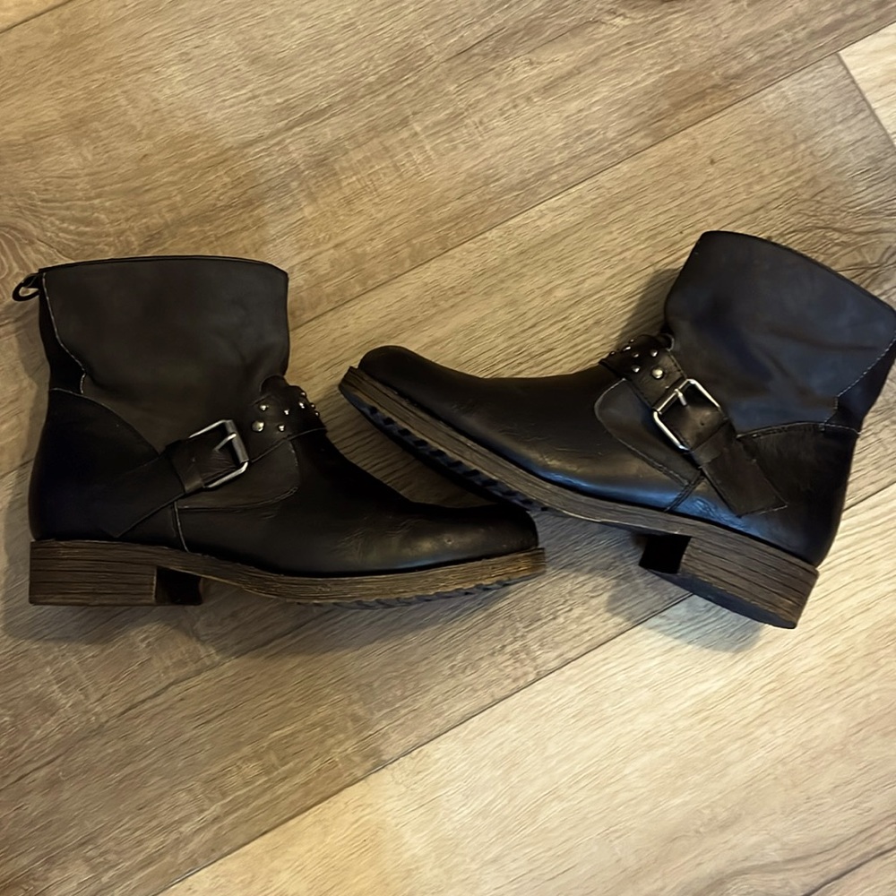 Ruff Hewn Moto style zippered ankle boots size 7.5 M EUC